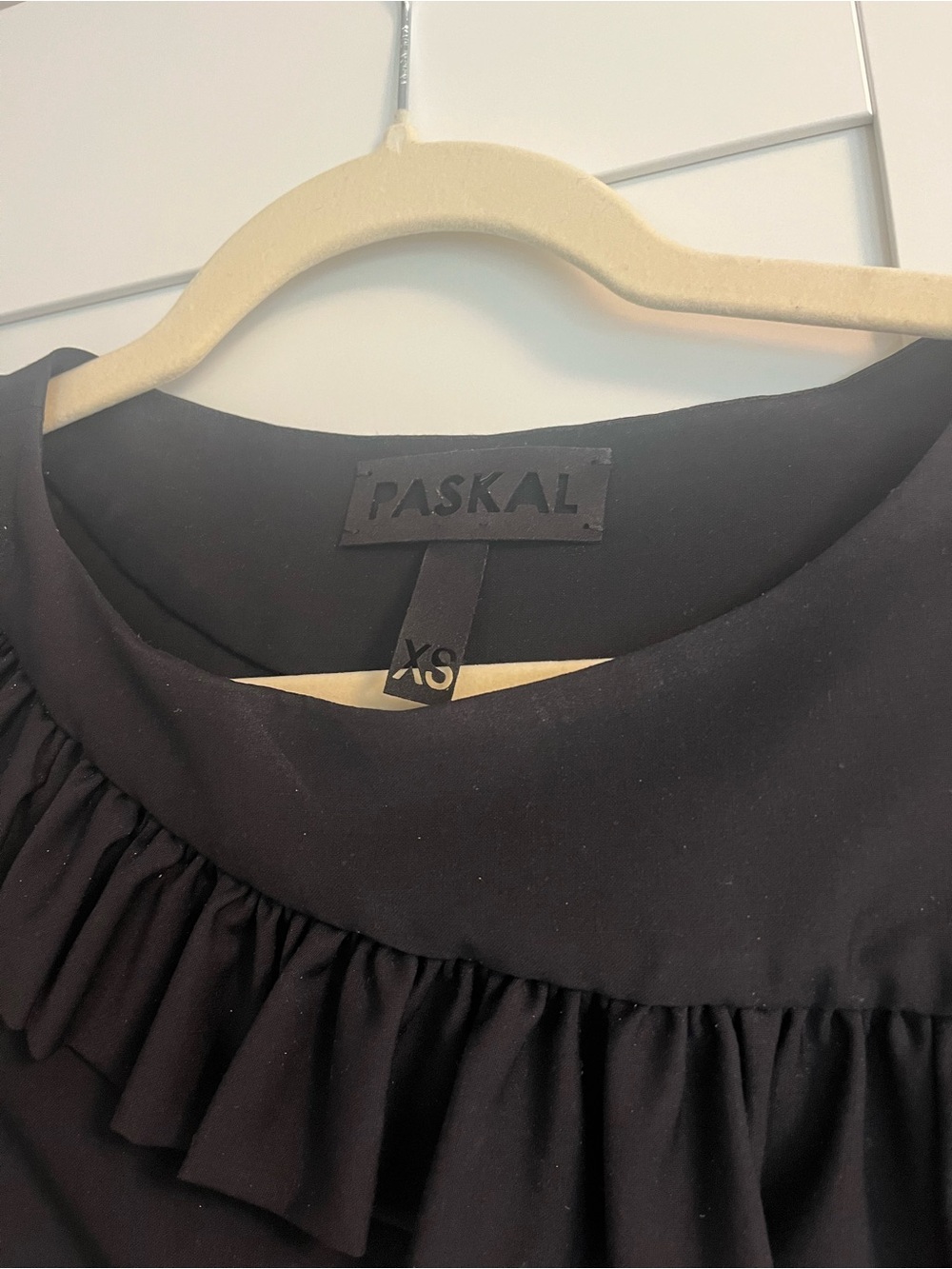 Paskal Ruffled Black Top - Picture 2 of 3